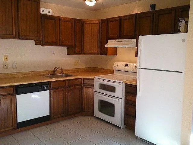 2129 Ascot Drive — Photo 1