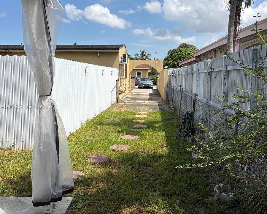 1st image of 170 E 46th St #2