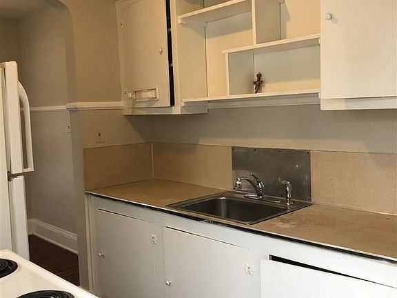 2nd image of 1302 Holloway St