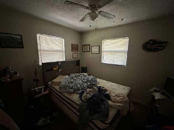 3rd image of 242 Vernis Ave