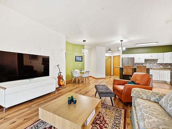 3rd image of 5198 Sassafras Dr Unit 107
