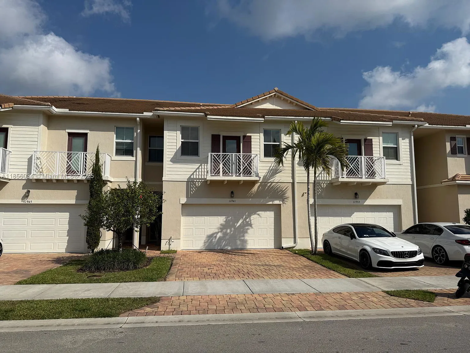 3 bed, 2.5 bath, $3,550 — Photo 1