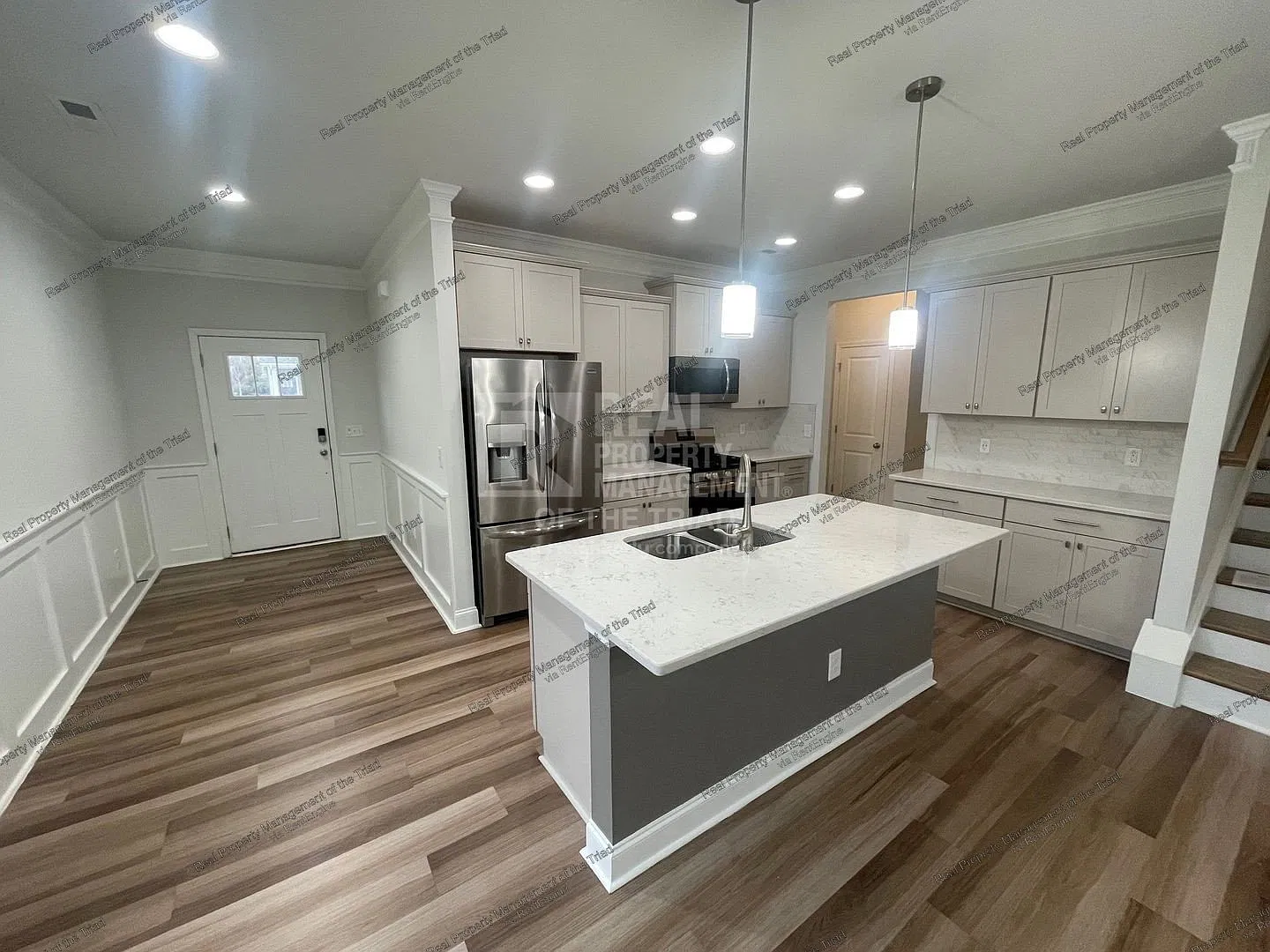 4 bed, 3.0 bath, 2517 sqft, $2,300 — Photo 2