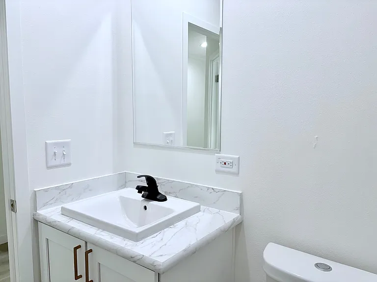 402 Lily Ln — Photo 18