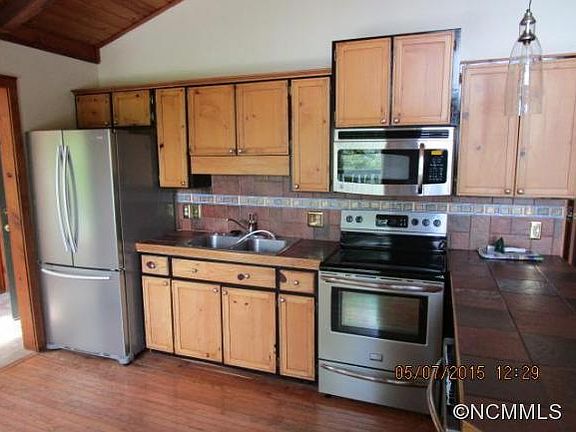 3rd image of 1410 Red Maple Dr