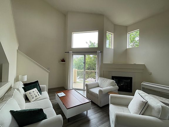 2nd image of 501 Manhattan Pl