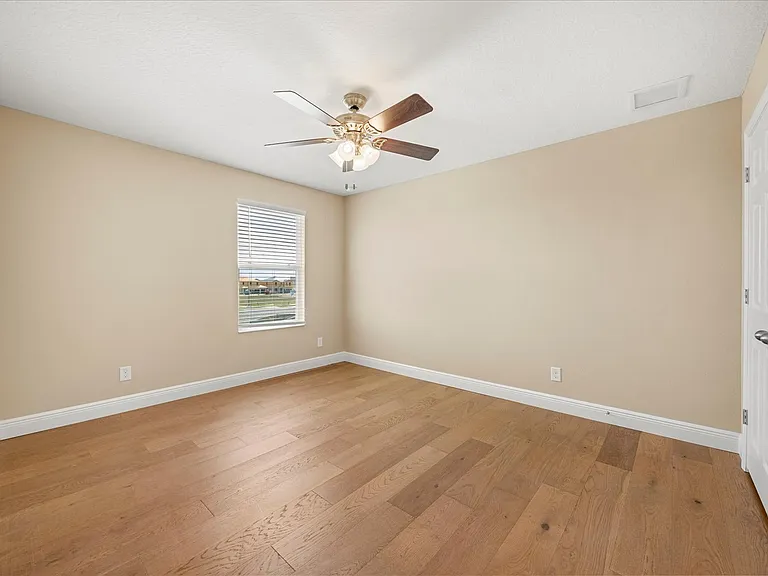2049 Heart Lake Dr — Photo 43