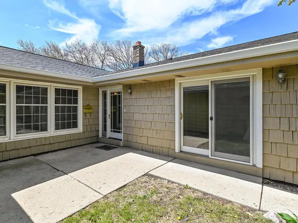 5232 Woodbridge LANE SOUTH South, Greenfield, WI 53221