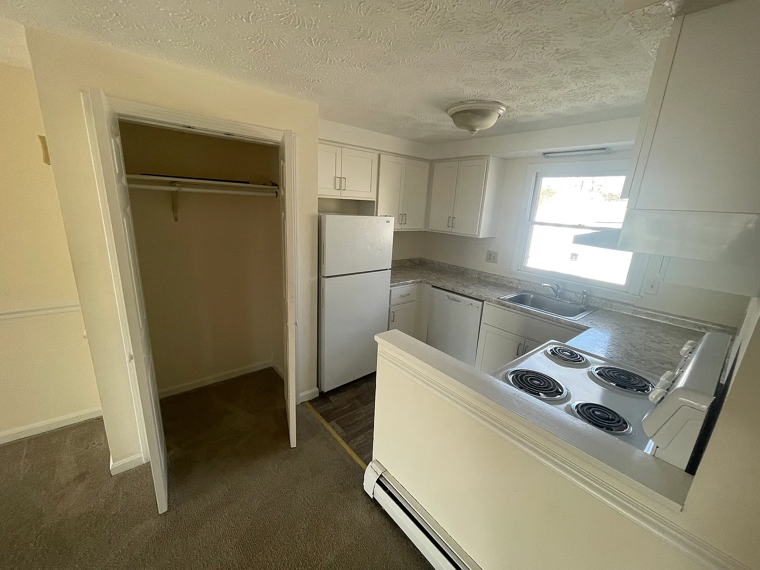 17 Glenwood Ave — Photo 4