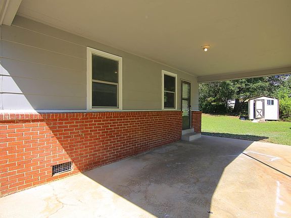 3rd image of 400 Lincolnshire North Dr