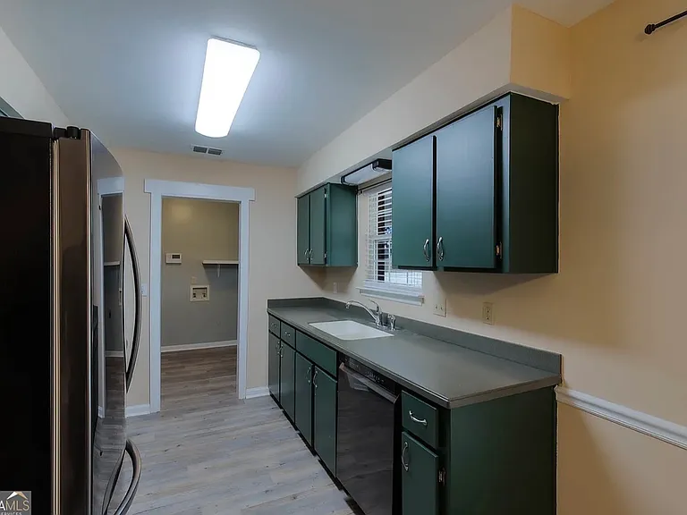 8 Cameron Ct W — Photo 21