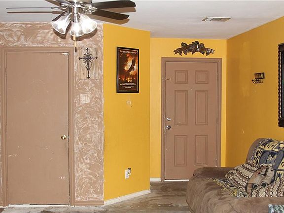 5th image of 126 Lipan St