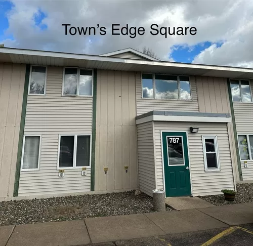 Town's Edge Square Apartments Photo 1