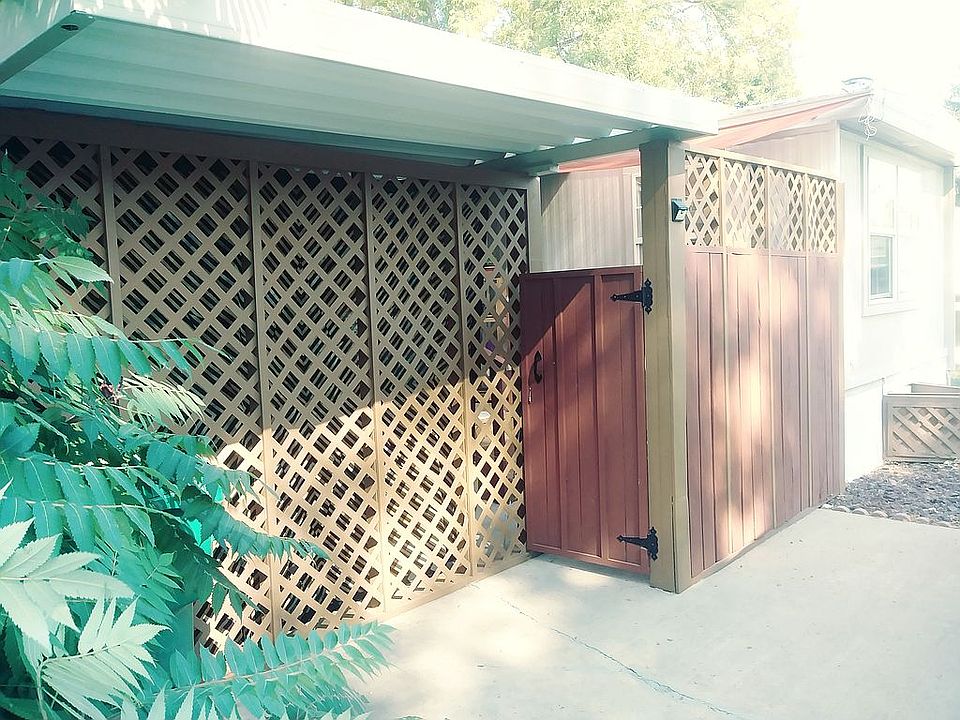Locking gate night lights