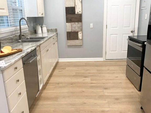 3rd image of 904 Stephens St