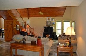 4th image of 701 Sandalwood Dr