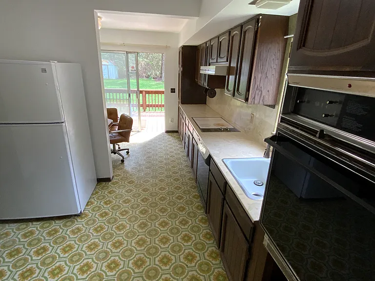 8222 Pipeline Rd E — Photo 8