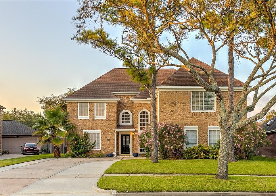 1st image of 2016 Pebble Beach Dr