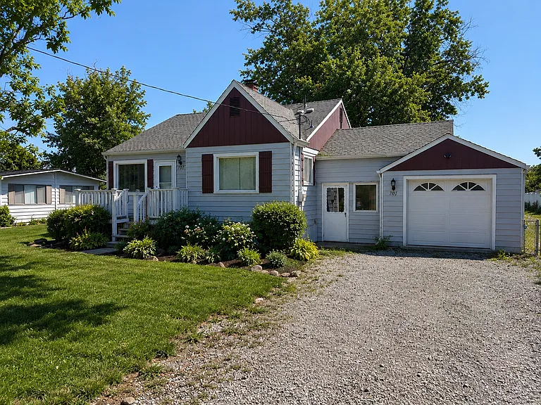701 S Evergreen Rd — Photo 1