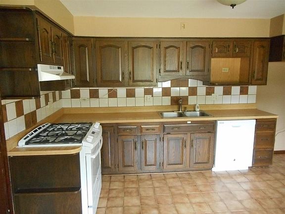 4th image of 142 Bunkerhill Ave