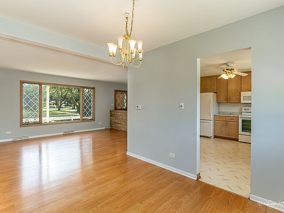 5th image of 598 King Ln