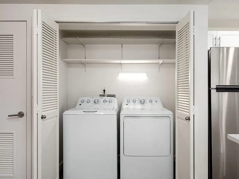 Eagle Gate Apartments — Photo 14