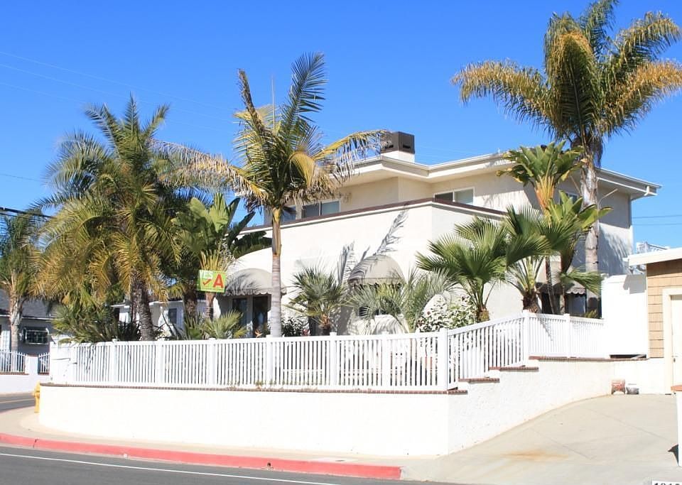 Front view, corner lot