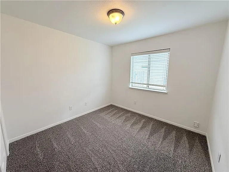 531 Parkfield Ln — Photo 30