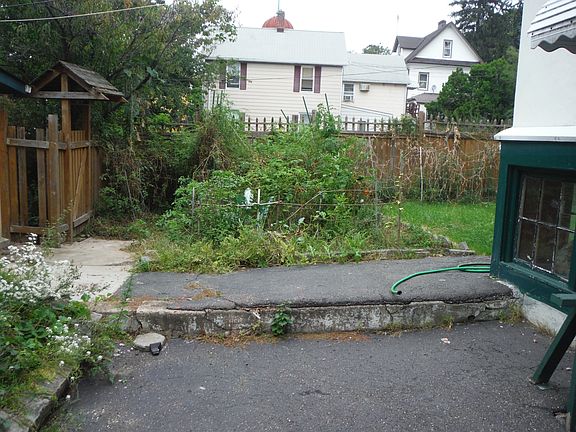 5th image of 586 Warburton Ave