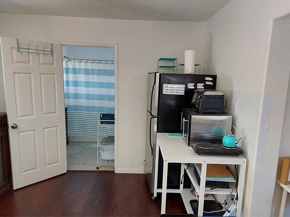 4th image of 224 F St #4
