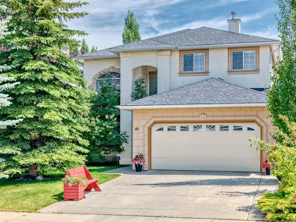 40 Royal Highland Ct NW, Calgary, AB T3G 4Y2