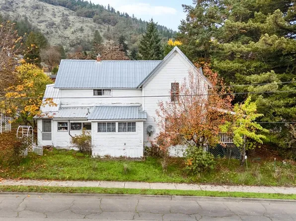 606 NW Nichol Ave, Myrtle Creek, OR 97457