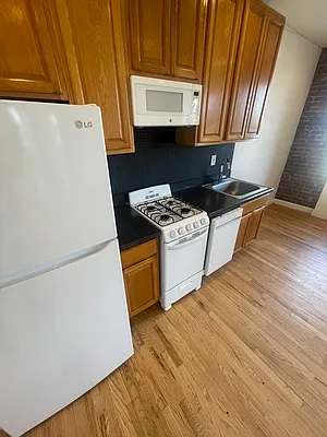 Rented by PMG Real Estate  | media 7