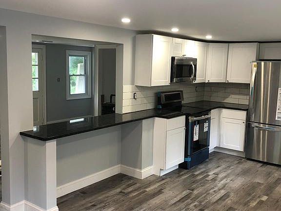 4th image of 3109 Laughead Ln