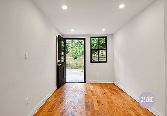 3rd image of 613 Lexington Ave Room 1