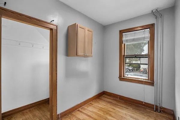 2139 Foster Ave — Photo 14