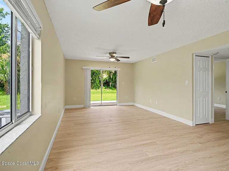 2294 Fox Hollow Dr — Photo 6