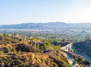 945 Country Club Dr, Burbank, CA 91501