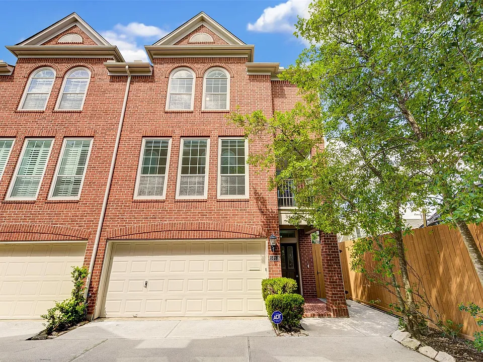 1413 Michigan St