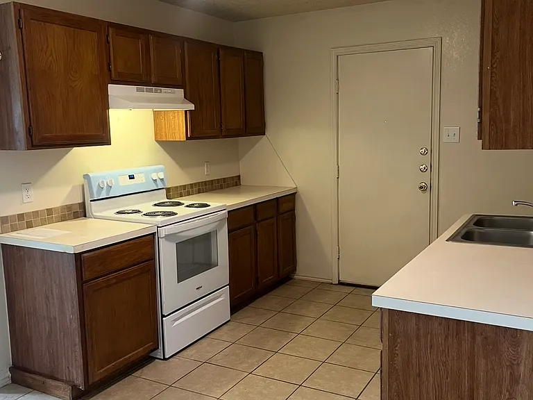 4607-1 Fordham St — Photo 2