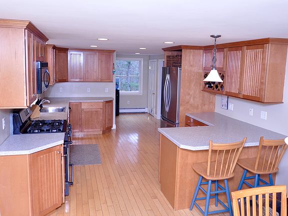 3rd image of 62 Duxborough Trl