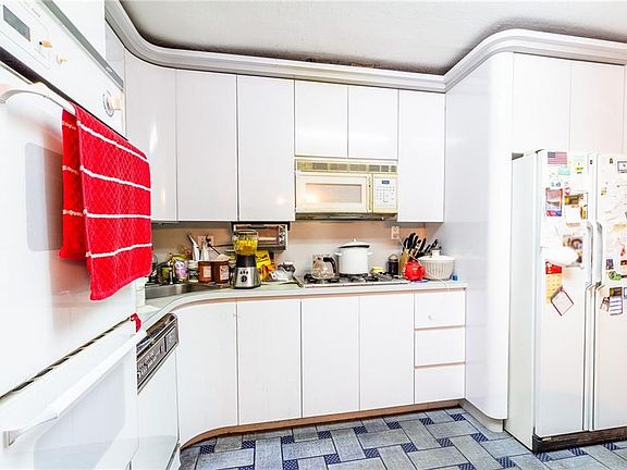 3rd image of 7207 Bergen Ct