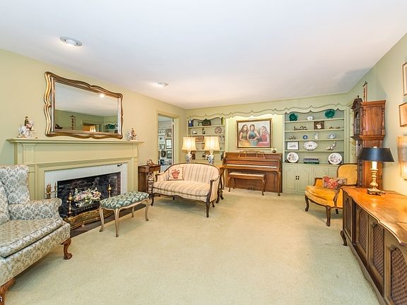 3rd image of 62 Lakewood Ave