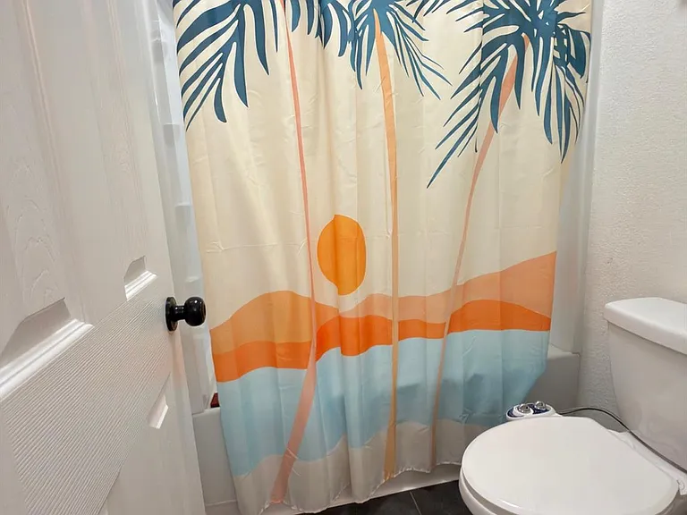 16927 Locust Springs Dr — Photo 20