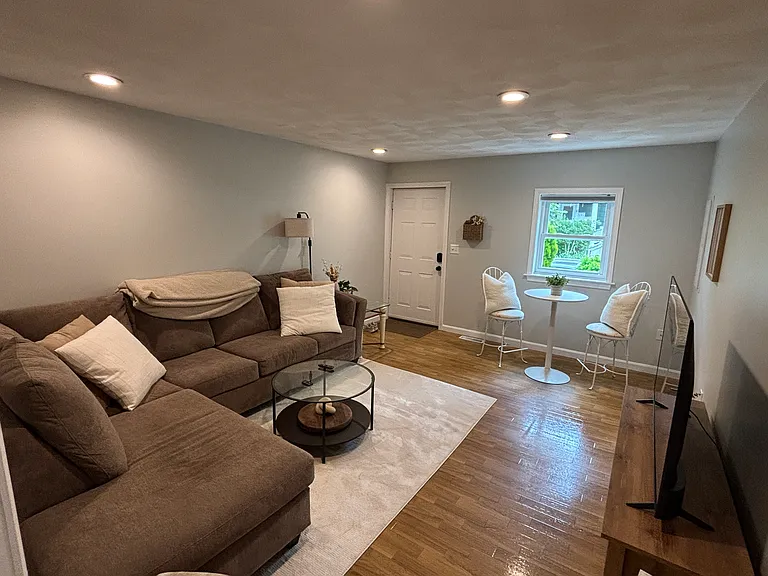 9 Touro Ave — Photo 7