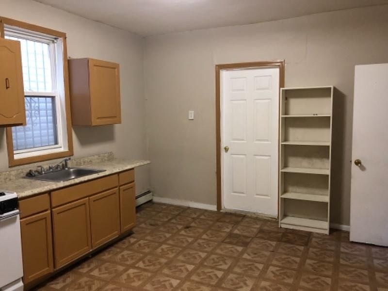 2nd image of 247 Inslee Pl #1