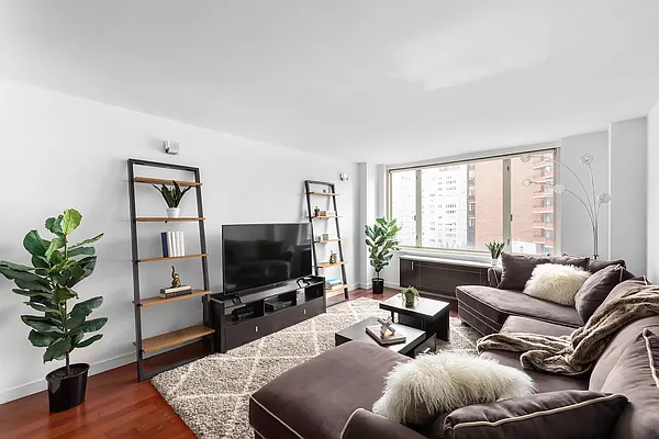 Sold by Triplemint | media 2