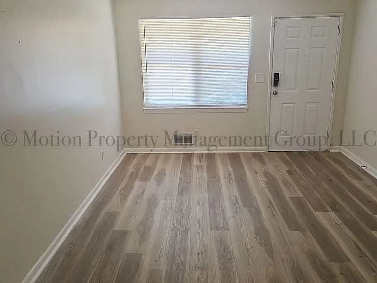 1595 Carlisle St NW — Photo 4