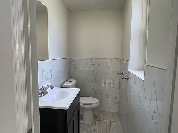 4th image of 168 N Grove St #203