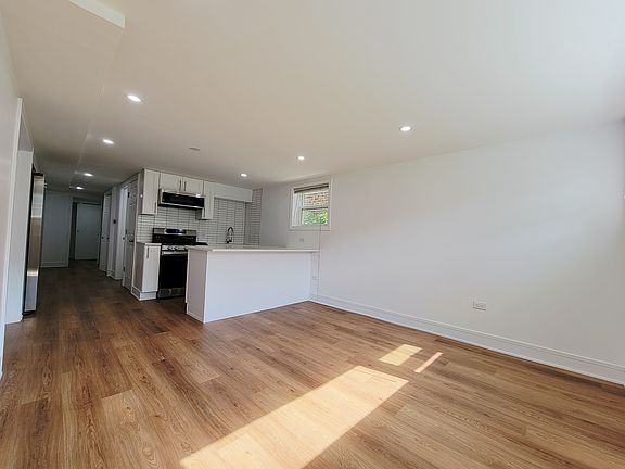 3rd image of 3313 N Avers Ave